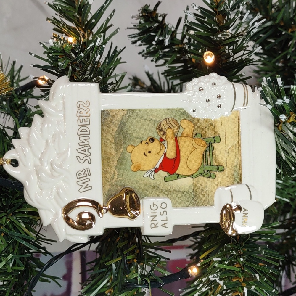 Walt Disney Collectors Society Vintage 1996 Winnie the Pooh Ornament